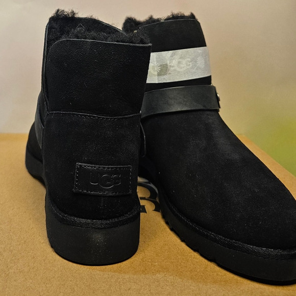 UGG Women's Romely Short Buckled Booties Size 5.5 Black NWT - Picture 4 of 6